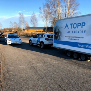 Bil med henger hos ToppTrafikkskole i Tønsberg, Stokke og Sandefjord