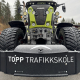 Topp trafikkskole viser fram traktor for trafikkopplæring i klasse T